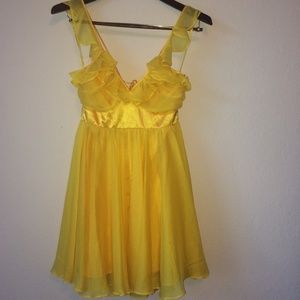 WALTER BAKER Yellow Ruffle dress Sz Small NWT